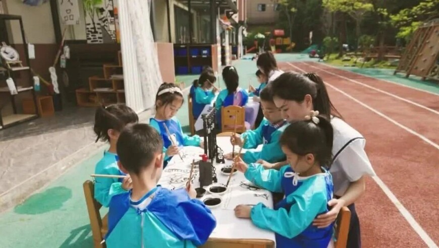 新澳门内部资料精准大全下载,男子骑摩托车失控撞上台阶“起飞”,社会责任方案执行_影像版V11.34